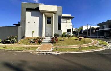 Imagem: A casa em condomínio possui 3 Dormitórios, 5 Banheiros, 4