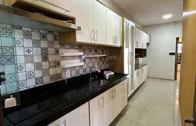 Imagem 2: Imóvel para venda possui 300 metros quadrados com 4 quartos em Cohajap...