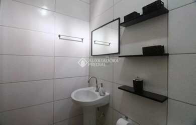 Imagem: A casa possui 2 Dormitórios, 5 Banheiros, 83m² de Área, Imóvel