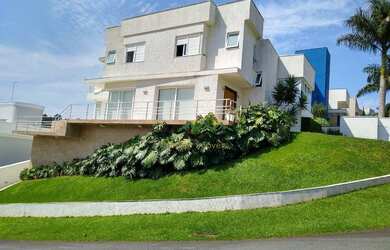 Imagem: A casa em condomínio possui 3 Dormitórios, 5 Banheiros, 4