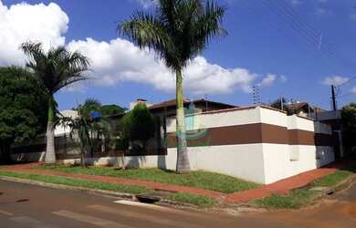 Imagem: A casa possui 3 Dormitórios, 3 Banheiros, 3 Vagas na garagem