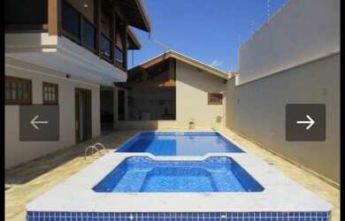 Imagem: A casa possui 3 Dormitórios, 2 Banheiros, 2 Vagas na garagem