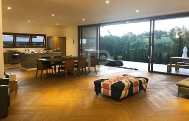 Imagem: A casa possui 5 Dormitórios, 5 Banheiros, 3 Vagas na garagem