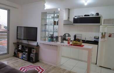 Imagem: O apartamento possui 2 Dormitórios, 1 Banheiro, 1 Vaga na garagem