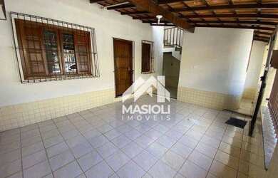 Imagem: A casa possui 5 Dormitórios, 2 Banheiros, 3 Vagas na garagem