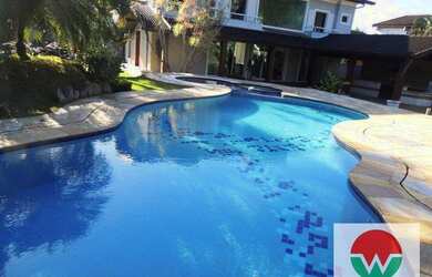 Imagem: A casa em condomínio possui 5 Dormitórios, 5 Banheiros, 5