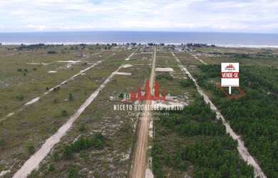 Imagem: O terreno possui 300m² de Área e está localizado em Balneário