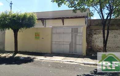 Imagem: A casa possui 3 Dormitórios, 3 Banheiros, 5 Vagas na garagem