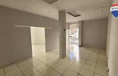 Imagem: O depósito possui 1 Vaga na garagem, 74m² de Área e está