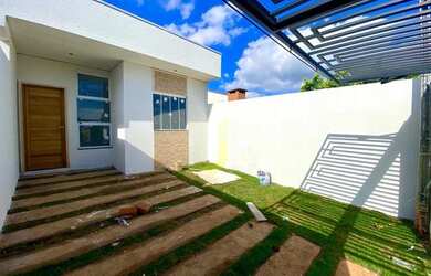 Imagem: A casa possui 3 Dormitórios, 1 Banheiro, 2 Vagas na garagem