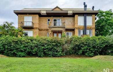 Imagem: A casa em condomínio possui 4 Dormitórios, 4 Banheiros, 4