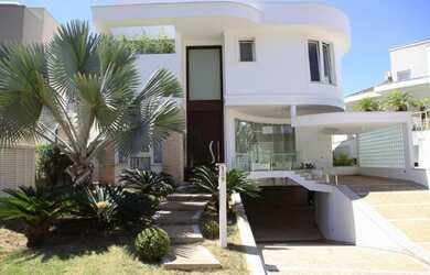 Imagem 1: Linda Casa com 4 suítes à venda, 820 m² por R$ 5.400.000 - Alphaville...