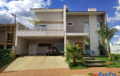 Imagem: A casa em condomínio possui 4 Dormitórios, 4 Banheiros, 3