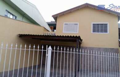 Imagem: A casa possui 3 Dormitórios, 1 Banheiro, 2 Vagas na garagem