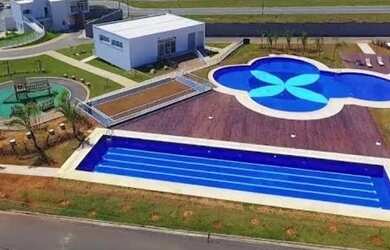 Imagem: A casa em condomínio possui 3 Dormitórios, 1 Banheiro, 2 Vagas