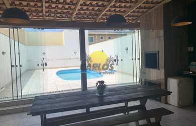 Imagem: A casa possui 2 Dormitórios, 3 Banheiros, 4 Vagas na garagem