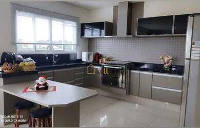 Imagem: A casa em condomínio possui 4 Dormitórios, 5 Banheiros, 4