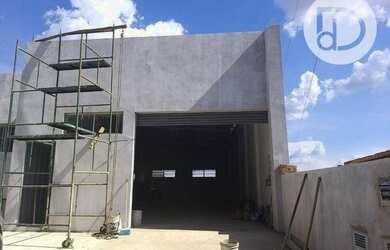 Imagem: O depósito possui 3 Vagas na garagem, 200m² de Área, Imóvel