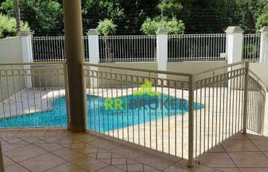 Imagem: A casa possui 4 Dormitórios, 5 Banheiros, 4 Vagas na garagem