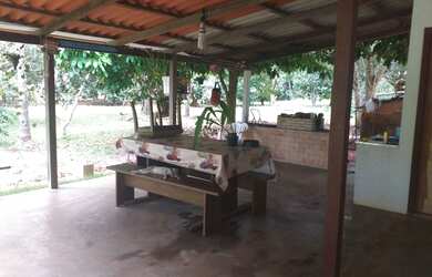 Imagem: A casa possui 3 Dormitórios, 3 Banheiros, 5 Vagas na garagem