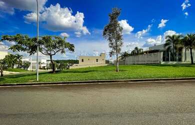 Imagem: O terreno possui 1.003m² de Área e está localizado em Alphaville