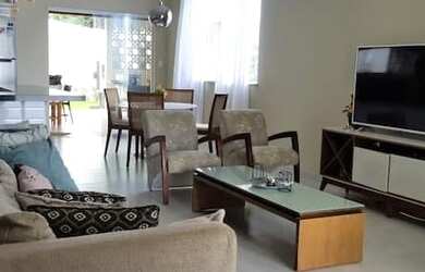 Imagem: A casa possui 3 Dormitórios, 2 Vagas na garagem e está localizado