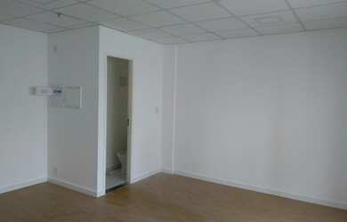 Imagem: O depósito possui 1 Vaga na garagem, 32m² de Área e está