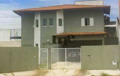 Imagem: A casa possui 3 Dormitórios, 3 Banheiros, 4 Vagas na garagem