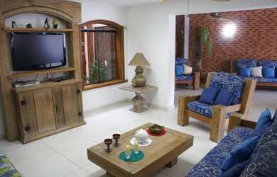 Imagem: A casa possui 4 Dormitórios, 1 Banheiro, 292m² de Área e