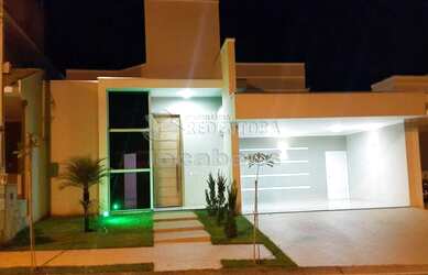 Imagem: A casa em condomínio possui 3 Dormitórios, 1 Banheiro, 2 Vagas