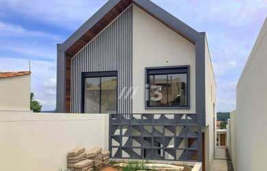 Imagem: A casa possui 2 Dormitórios, 4 Banheiros, 2 Vagas na garagem