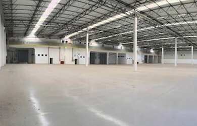 Imagem: O depósito possui 5 Vagas na garagem, 2388m² de Área e está