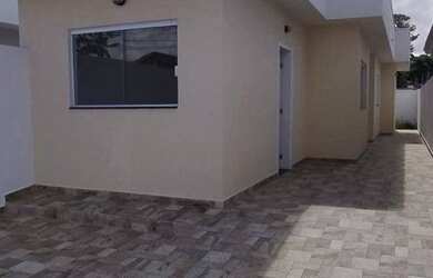 Imagem: A casa possui 2 Dormitórios, 2 Banheiros, 3 Vagas na garagem