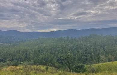 Imagem: O terreno possui 999m² de Área e está localizado em Centro