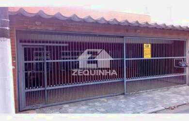 Imagem: A casa possui 3 Dormitórios, 2 Banheiros, 4 Vagas na garagem