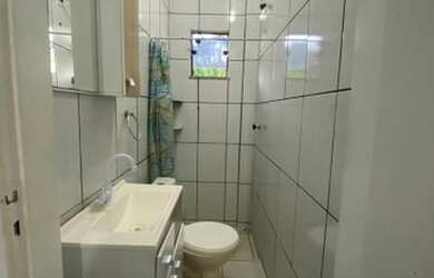 Imagem: A casa possui 2 Dormitórios, 1 Banheiro, 1 Vaga na garagem