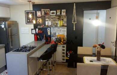 Imagem: O apartamento possui 2 Dormitórios, 1 Banheiro, 1 Vaga na garagem