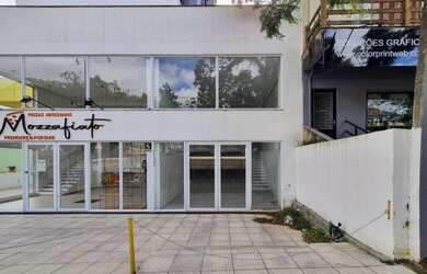 Imagem: O depósito possui 4 Vagas na garagem, 340m² de Área e está