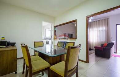 Imagem: A casa possui 5 Dormitórios, 5 Banheiros, 4 Vagas na garagem