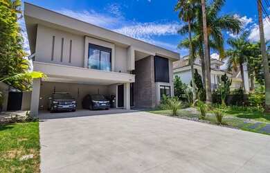 Imagem: A casa em condomínio possui 5 Dormitórios, 5 Banheiros, 5