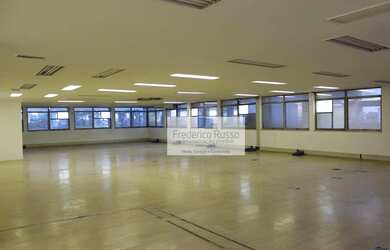 Imagem: O depósito possui 5 Vagas na garagem, 517m² de Área e está