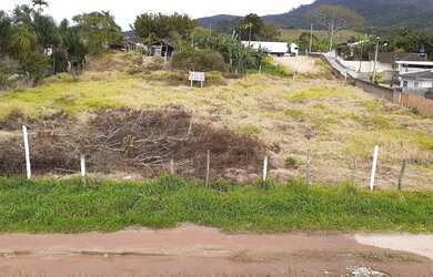 Imagem: O terreno possui 2.100m² de Área e está localizado em Gov