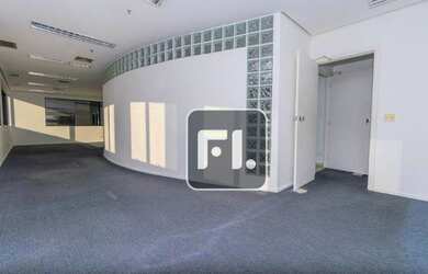 Imagem: O depósito possui 5 Vagas na garagem, 280m² de Área e está