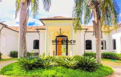 Imagem: A casa em condomínio possui 3 Dormitórios, 5 Banheiros, 1053m²