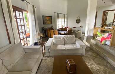 Imagem: A casa em condomínio possui 4 Dormitórios, 3 Banheiros, 1.000m²