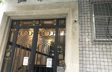 Imagem: A kitnet possui 1 Dormitório, 1 Banheiro, 1 Vaga na garagem