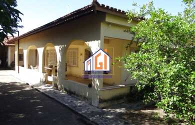 Imagem: A casa possui 3 Dormitórios, 2 Banheiros, 3 Vagas na garagem