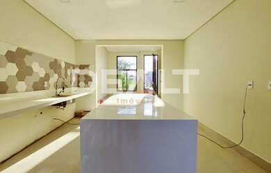 Imagem: A casa em condomínio possui 3 Dormitórios, 2 Banheiros, 4