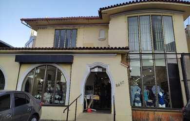 Imagem: O depósito possui 3 Vagas na garagem e 506m² de Área e está