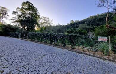 Imagem: O terreno possui 1.788m² de Área e está localizado em Corrêas